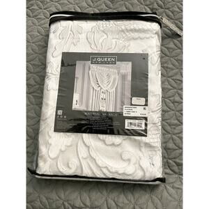 J. QUEEN New York Brunello Platinum Waterfall Valance, 49" X 33", NEW IN PACKAGE